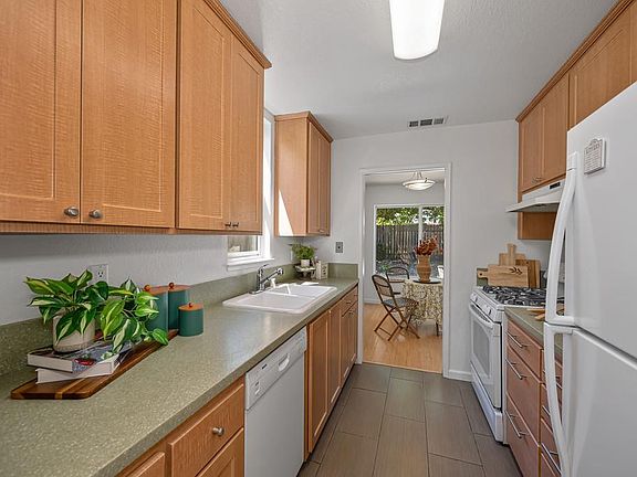 5th image of 115 Guaymas Pl