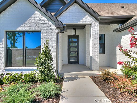 2nd image of 4010 W Albuquerque Pl S