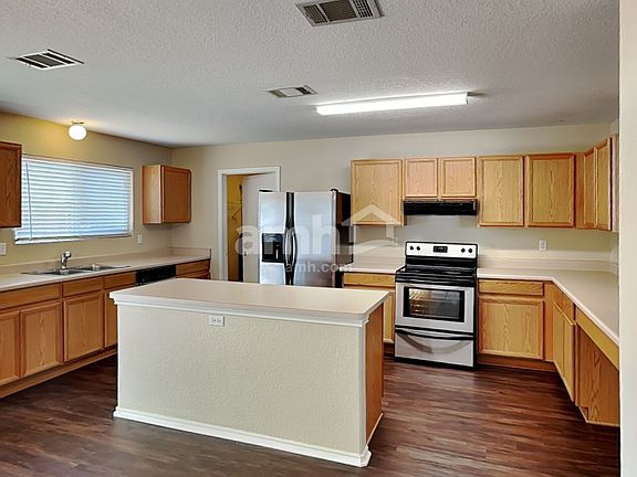 3rd image of 8922 Sarasota Woods
