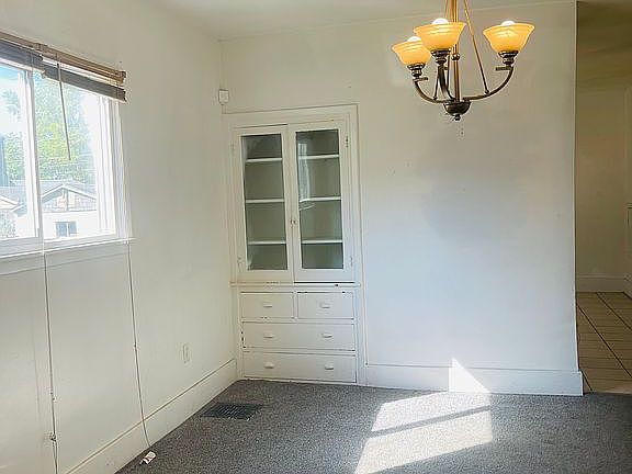 Dining room.