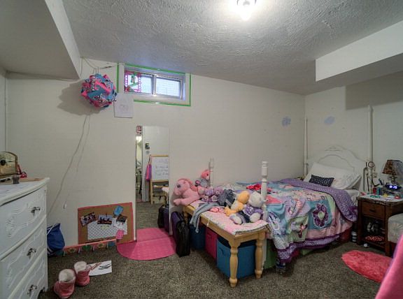 4th image of 114 E 23rd St