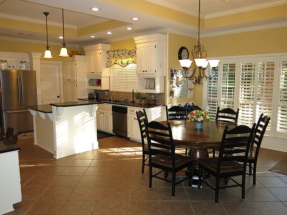 4th image of 12000 Woodbriar Cir