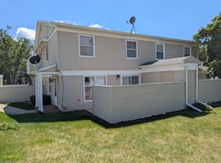 604 Kiwanis Ct APT 3, Freeport, IL 61032