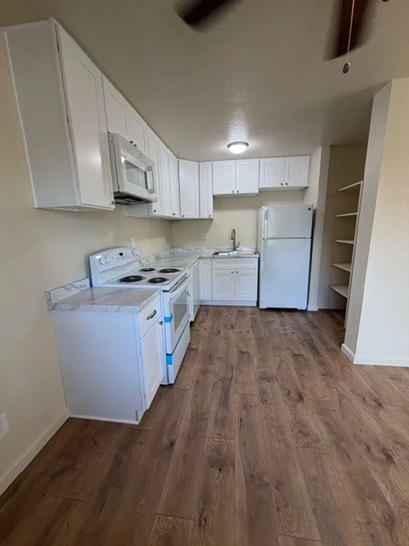 Alaska Avenue Apartments (Portal) — Photo 1