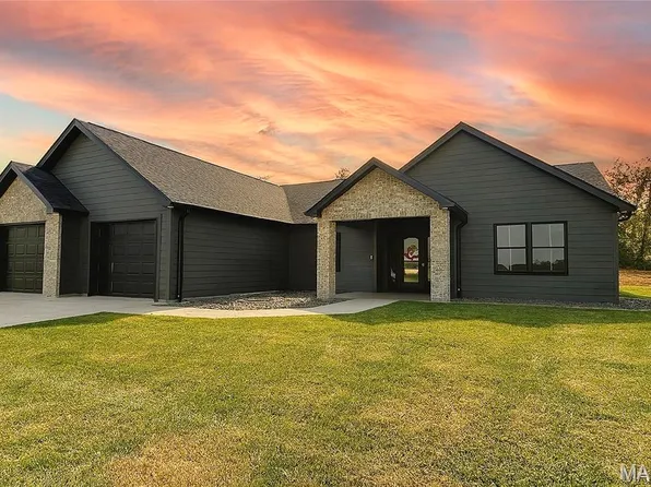 363 Honeysuckle Dr, Hannibal, MO 63401