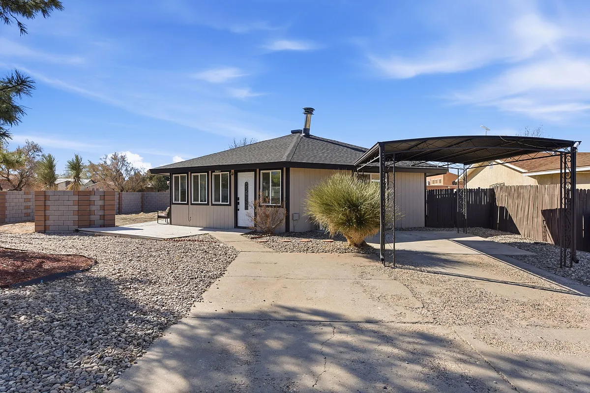 Building Photo - 6352 Avenida La Costa NE