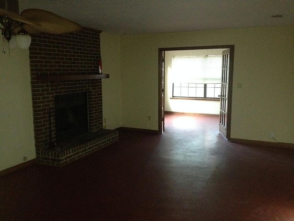 1st image of 2916 Woodrich Dr