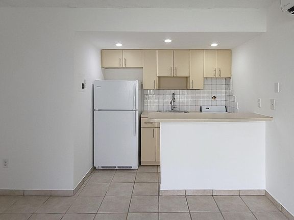 4th image of 109 Menores Ave