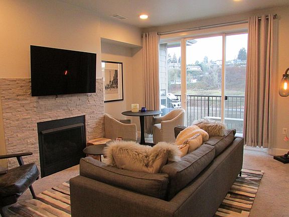 Vaulted ceilings, climate controlled heat and air conditioning, high end finishes - what's not too like?