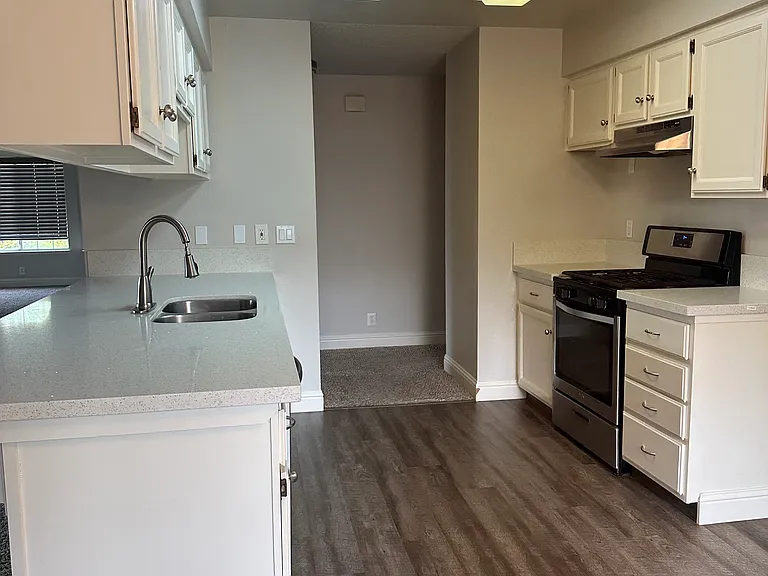 823 E Palm Dr — Photo 6