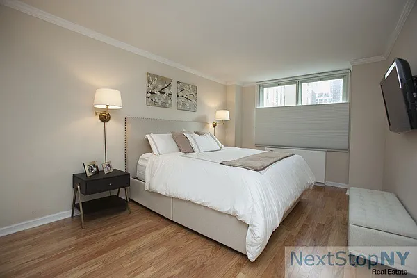 Sold by NextStopNY | media 5