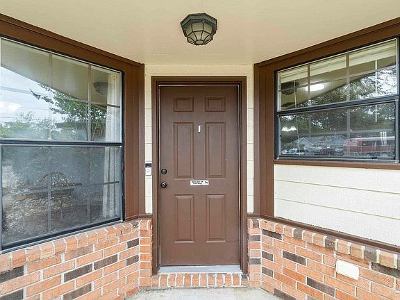 5th image of 10827 Oak Valley Dr
