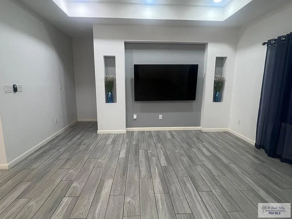 4 bed, 2.5 bath, 1860 sqft, $2,400 — Photo 4