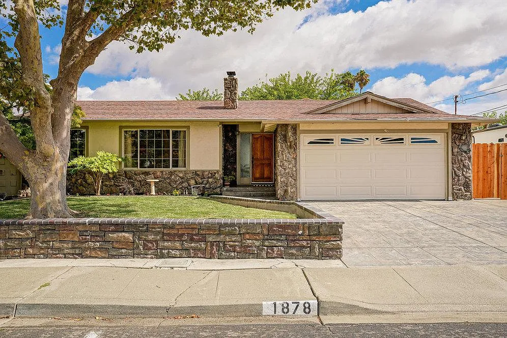 3 bed, 1593 sqft, $3,400 — Photo 1