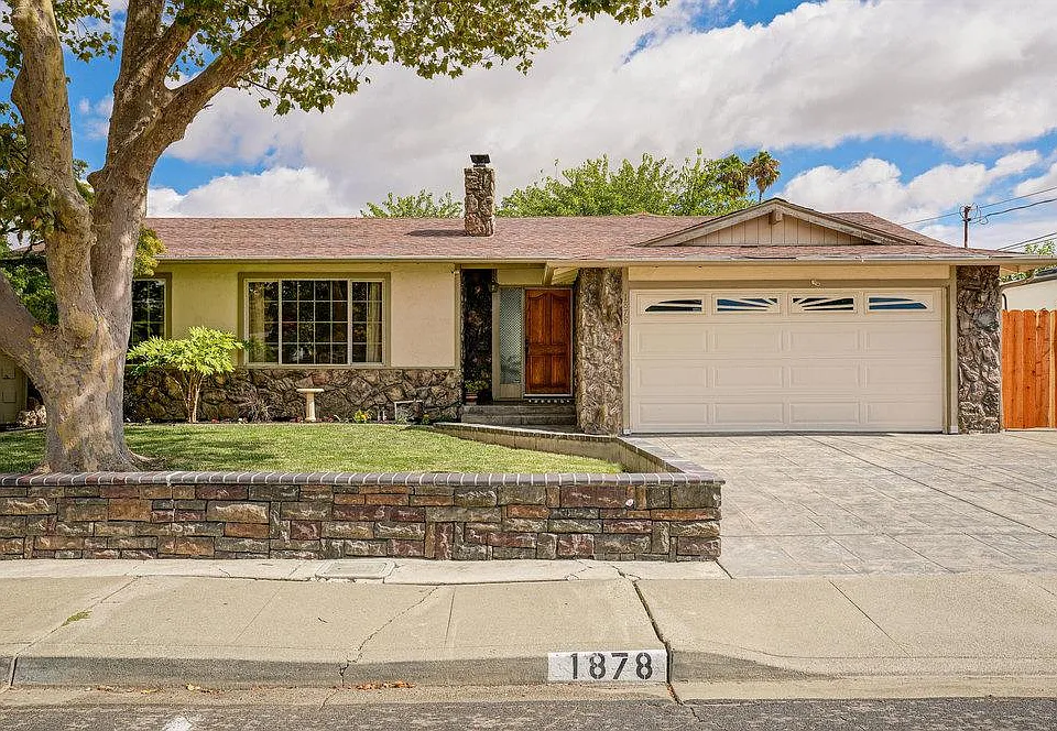 1878 Larkspur Ct