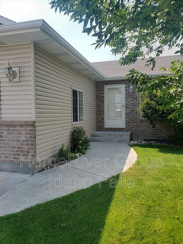 Building Photo - 390 Bridger Dr