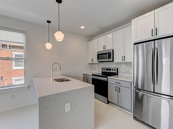 4th image of 2038 N Front St #403