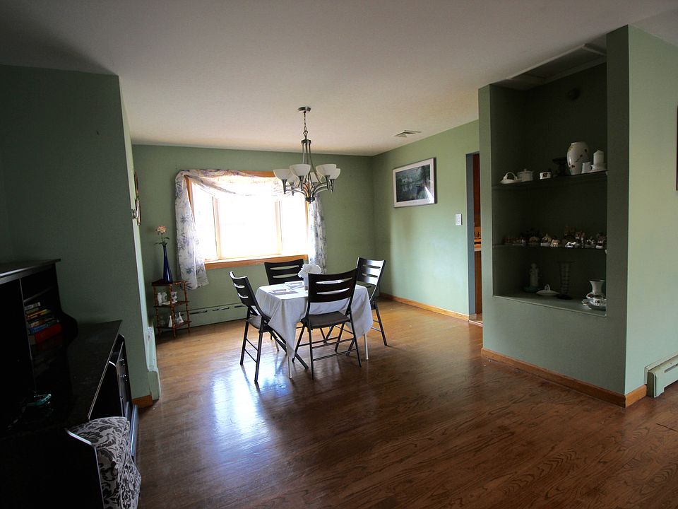 Ding Room:  Open Concept 