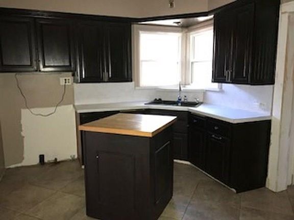 3rd image of 105 Bellevue Dr