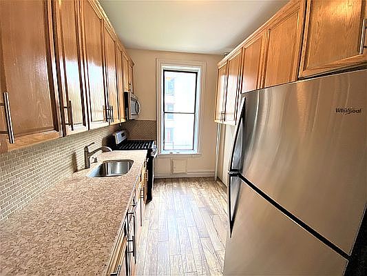4th image of 894 Nostrand Ave #2