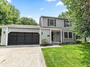 514 Hidden Ridge Dr, Troy, MI 48083