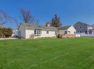 2 Fairwater Ave, Massapequa, NY 11758