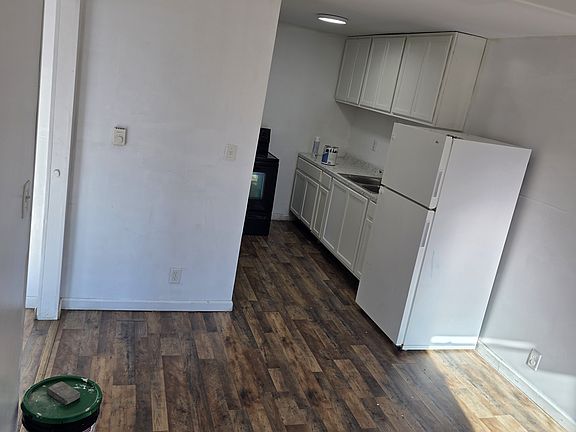 3rd image of 221 S Oak St #2