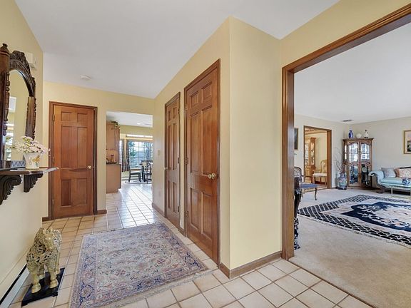 2nd image of 3 Chatfield Ln