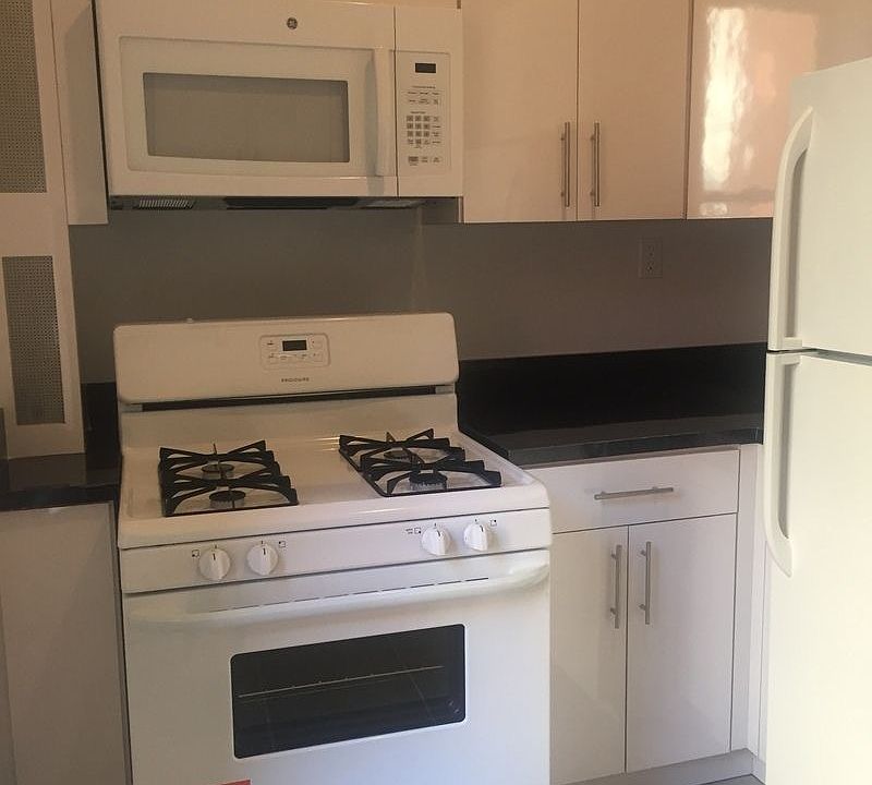 1st image of 415 E 17th St