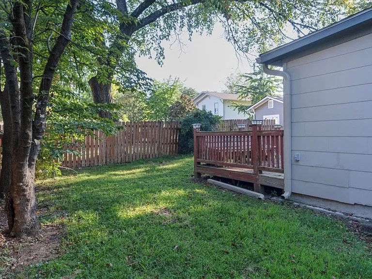 423 Money Tree Ln — Photo 29