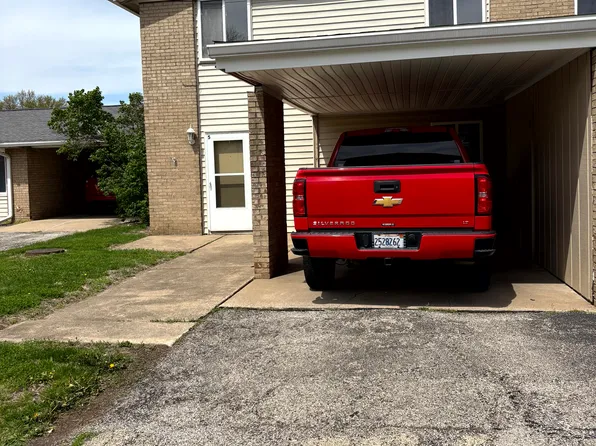 5 Florentine Ct, Pekin, IL