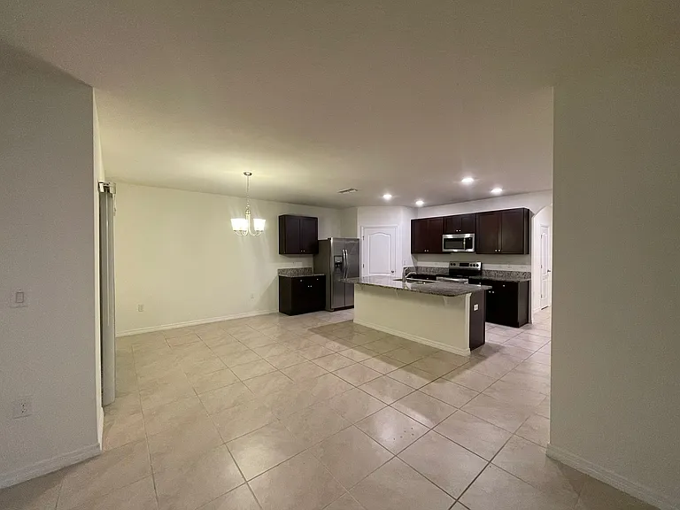 3132 Country Club Cir — Photo 11