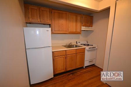 3rd image of 525 E 5th St APT 5C