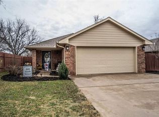 618 6th St, Elgin, OK 73538