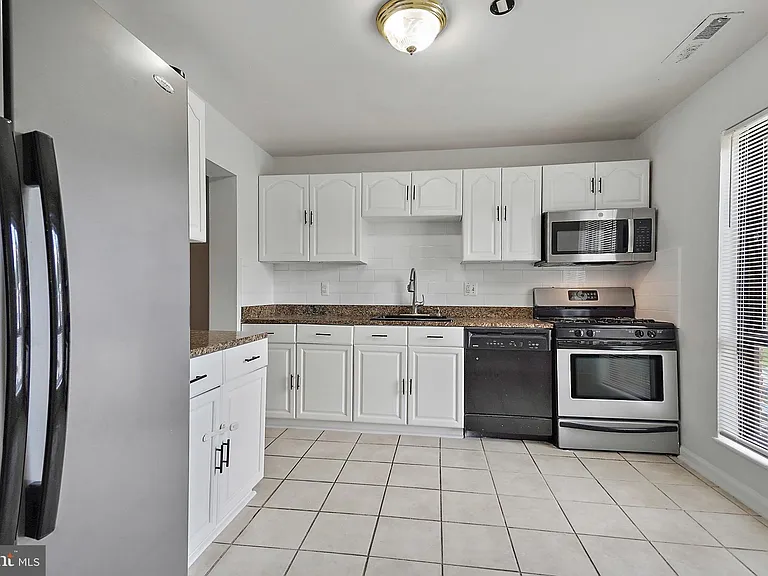 6351 Rockshire St — Photo 12