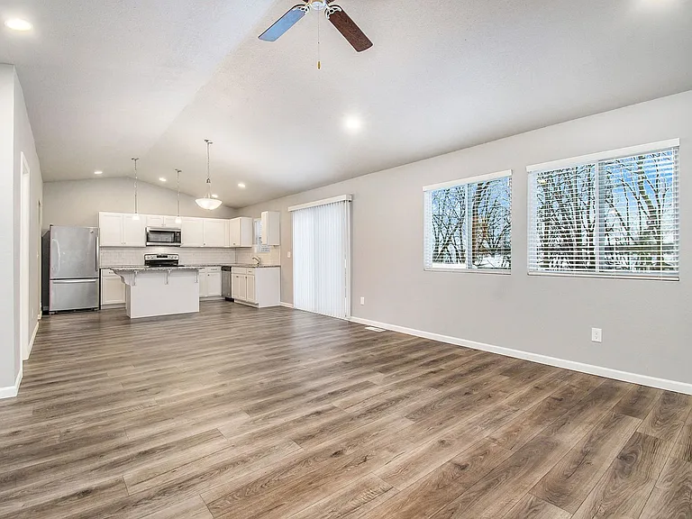 1867 Bluff Ridge Ct — Photo 4