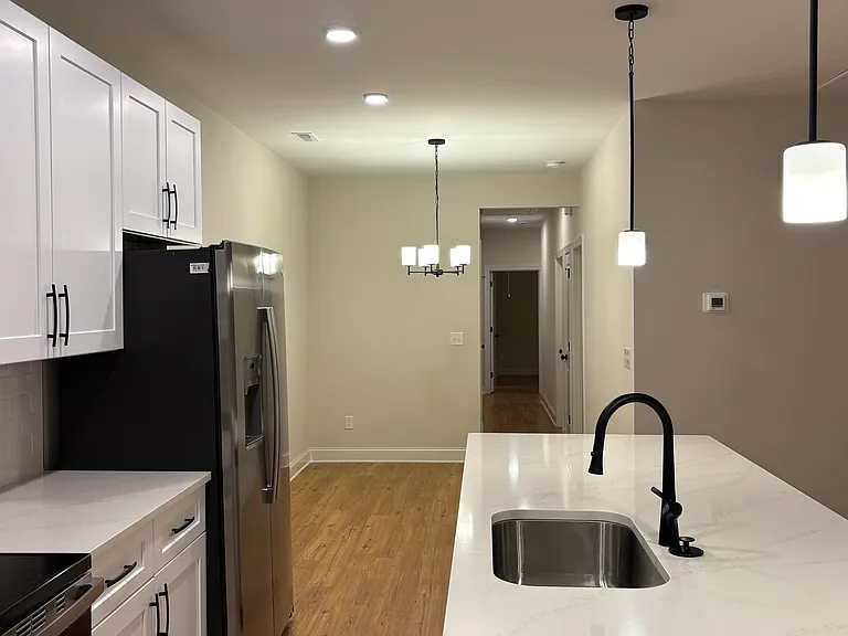 4817 Victoria Ave — Photo 6