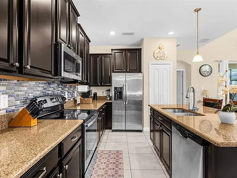 8802 Bamboo Palm Ct — Photo 11