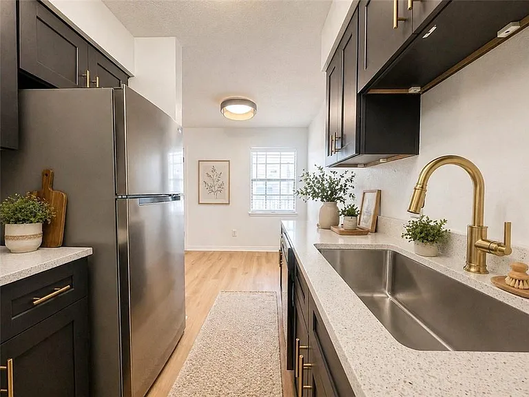 800 Martin Behrman Ave #203 — Photo 8