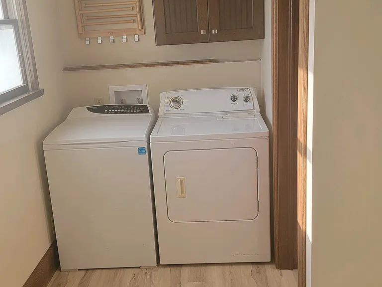 211 E Market St — Photo 4