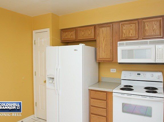 4th image of 402 Lakeview Cir #402