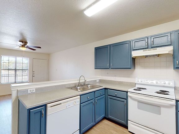 5th image of 2319 Terrace Dr APT D