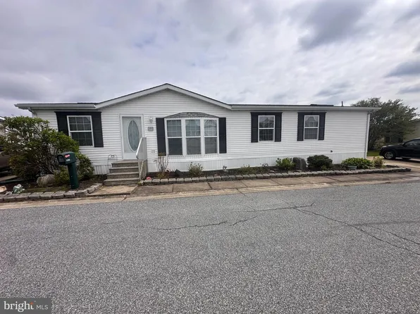 3203 Honeysuckle Ln, Middle River, MD 21220