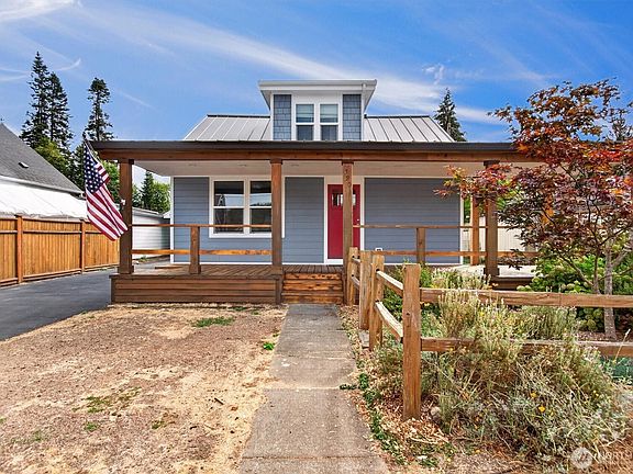 3rd image of 320 Roake Avenue NE