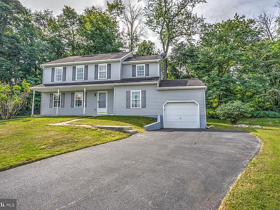 4th image of 212 Julie Dr
