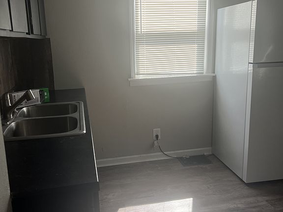 3rd image of 3813 S Lafayette Ave #B