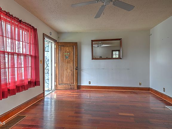 4th image of 513 S Lynn Ave