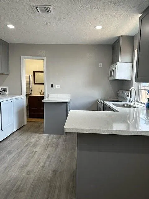 3 bed, 1.5 bath, 1200 sqft, $2,350 — Photo 1