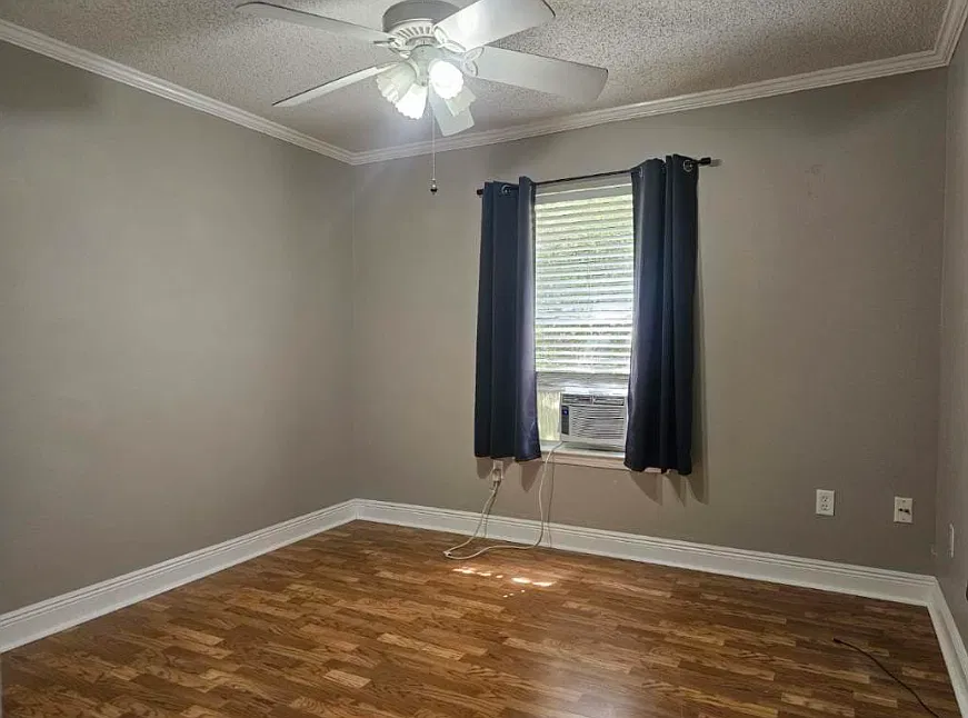 3 bed, 1200 sqft, $2,100 — Photo 4