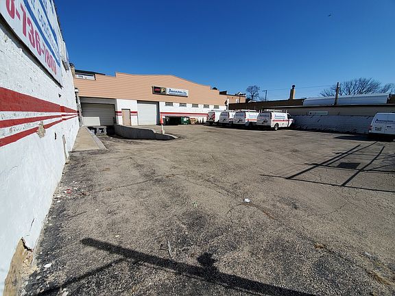 5th image of 4985 N Elston Ave